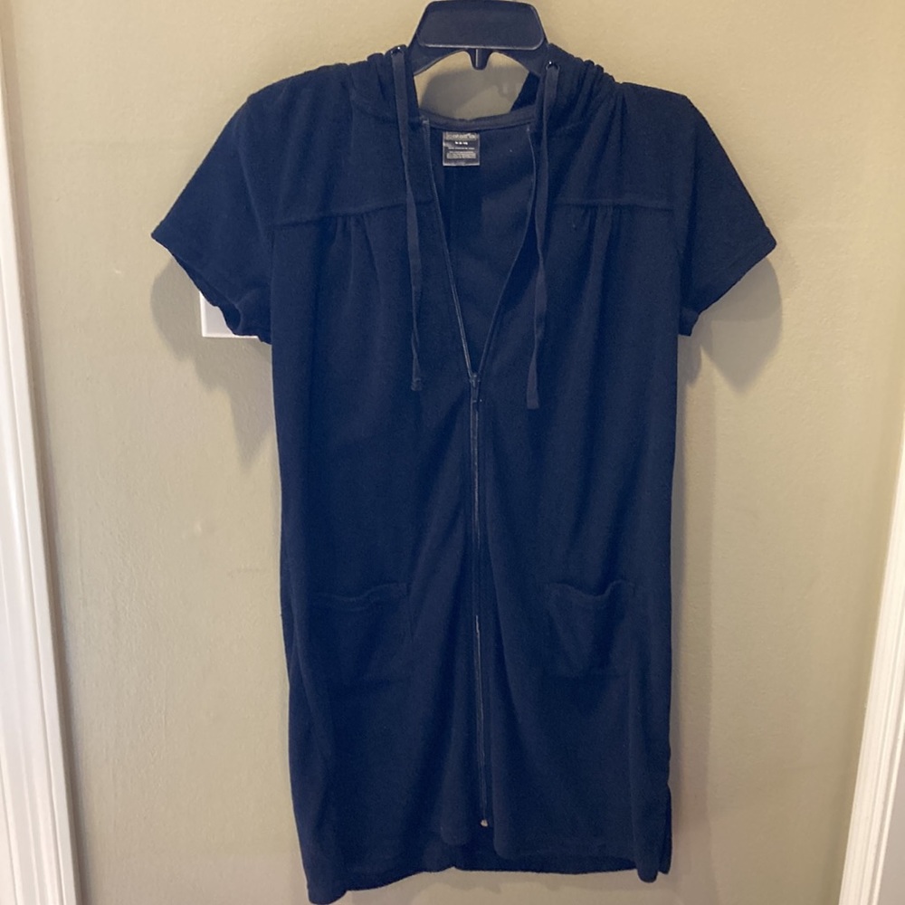 EUC Catalina solid black hooded swim cover-up Sz M